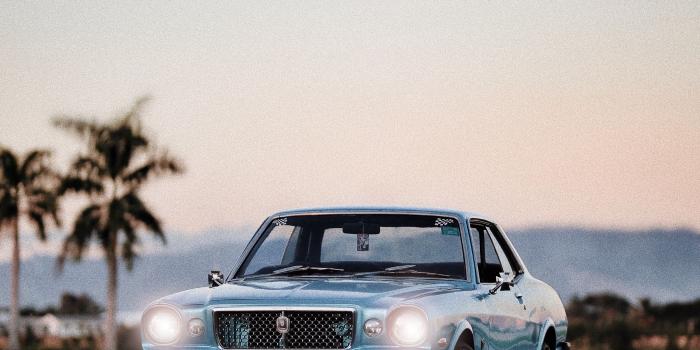 2160x3840 Download wallpaper 2160x3840 car, old, blue, front view