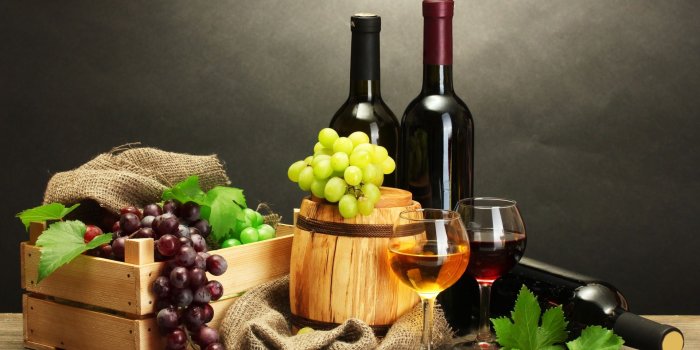 1920x1200 The Juice Of The Vine Wallpapers And Stock Photos - Red And White