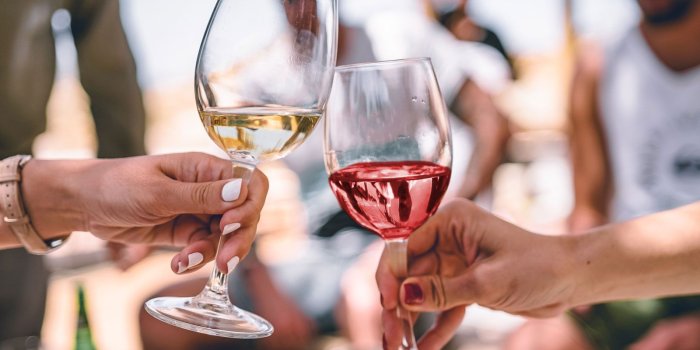 1600x1200 What Your Preference for Red or White Wine Says About Your