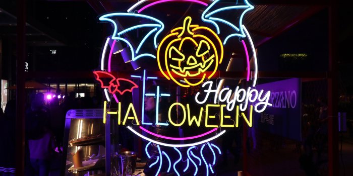 3840x2160 Halloween Pumpkin Lantern Neon Light 4K Wallpaper HD