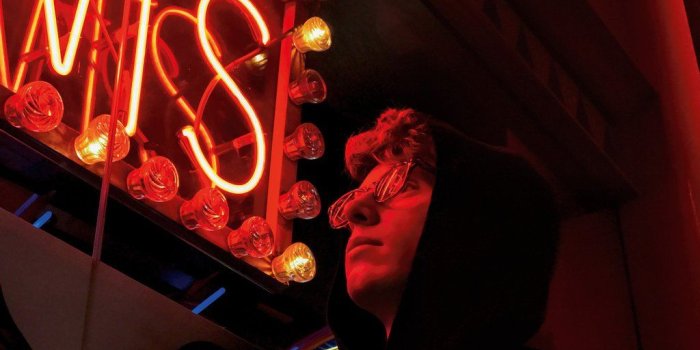 1024x768 A neon night on iPhone 7 | sygns