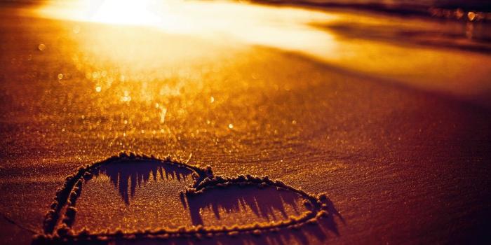 1332x850 Wallpaper sand, beach, love, beach, heart, heart, sunset, sand