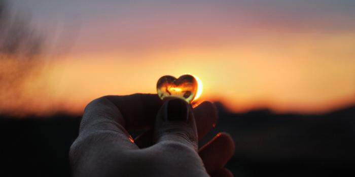 2600x1745 sunset hands hearts 2600x1745 wallpaper High Quality Wallpapers