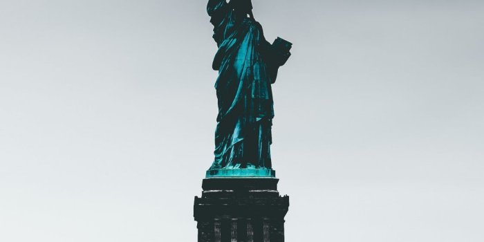 1125x2436 Download 1125x2436 wallpaper statue of liberty, city, new york
