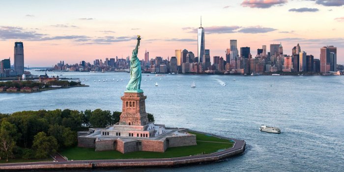 2500x1468 Statue of Liberty HD Wallpaper (69+ images)
