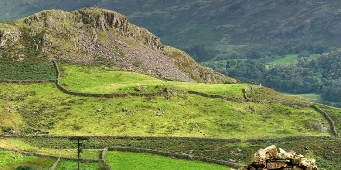 800x1200 Download wallpaper 800x1200 mountains, ruins, structure, scotland