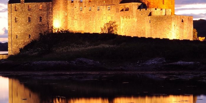 1242x2688 Scotland, castle, illumination, lake, night 1242x2688 iPhone 11