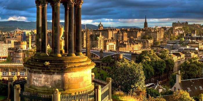 2048x2048 Dugald Stewart Monument Edinburgh Scotland - iPad Wallpaper for
