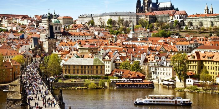 1332x850 Wallpaper the city, river, people, view, building, home, roof