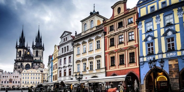 1332x850 Wallpaper the city, people, building, Prague, Czech Republic, area