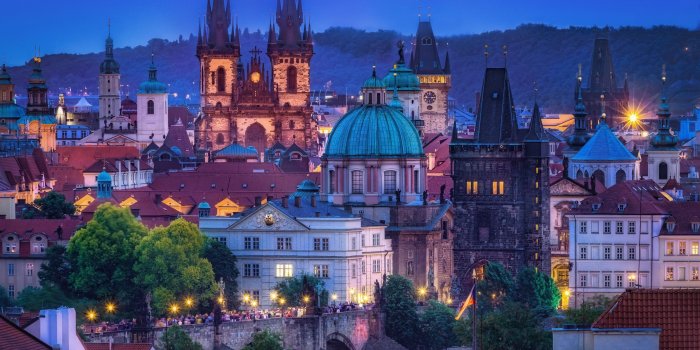 2880x1800 Wallpaper Prague, Czech Republic, night, city, buildings, lights