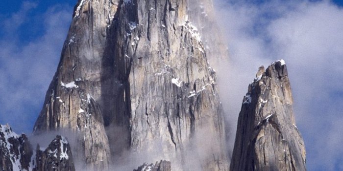 800x1200 Download wallpaper 800x1200 pakistan, mountain, top, rock, clouds