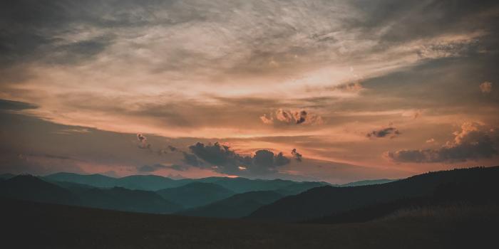3000x2250 the sky is full of clouds during twilight with the sun behind the
