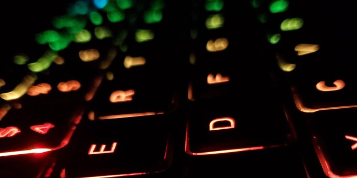 2048x2048 Best Galaxy S10 and S10+ Hole-Punch Wallpapers in 2020 | Android