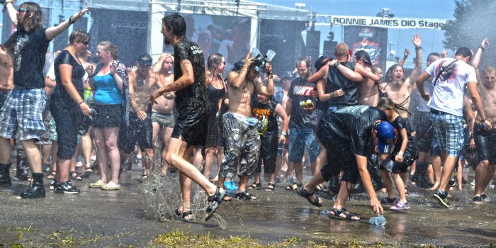 4504x2632 people dancing in the rain free image | Peakpx