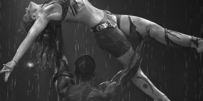2560x1600 HD Dancing in rain Wallpaper | Download Free - 145738