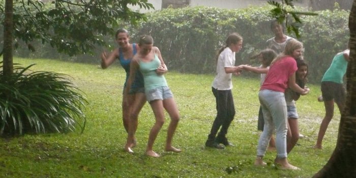 3568x2376 Dancing in the rain | 3limes