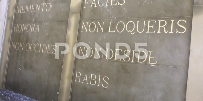 1920x1080 A Fountain With The Ten Commandments In Latin At Domus - Ten