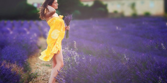 2500x1666 women, Brunette, Women Outdoors, Field, Flowers, Lavender, Yellow