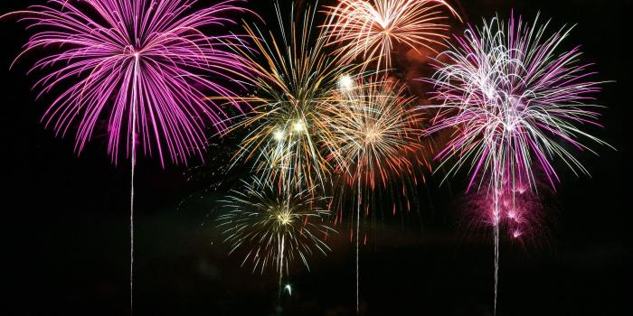 2880x1800 Holiday fireworks #7039909