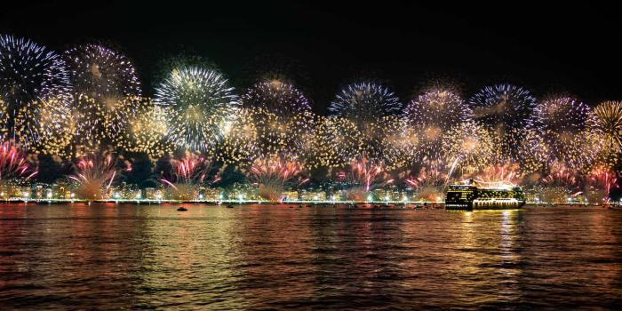 1600x900 Amazing Fireworks: Rio de Janeiro on New Year's Eve • Albom Adventures