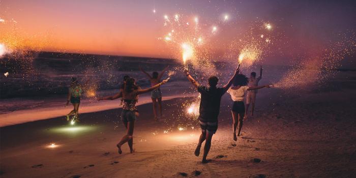 1920x1080 Friends running with fireworks on a beach after sunset | Windows