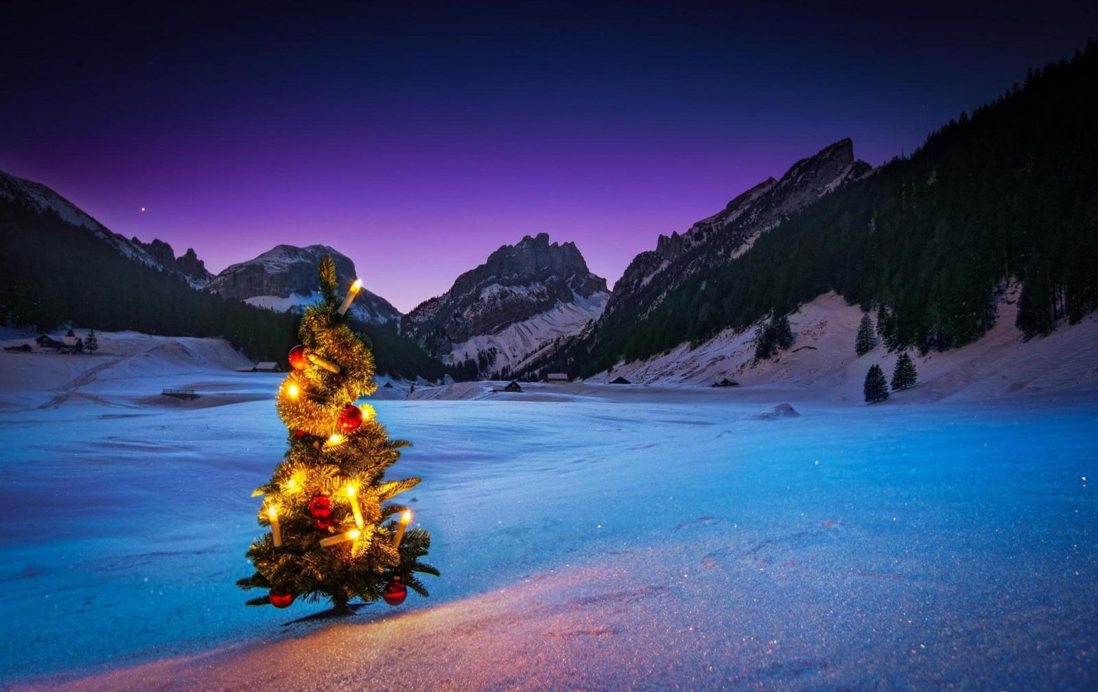 2048x1291 crismas, Tree, New Year, Light, Balls, Snow, Mounatin, Winter