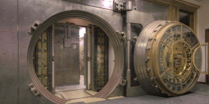 4902x3172 Bank Owned EVERYWHERE! | Banks vault, Vaulting, Vault doors