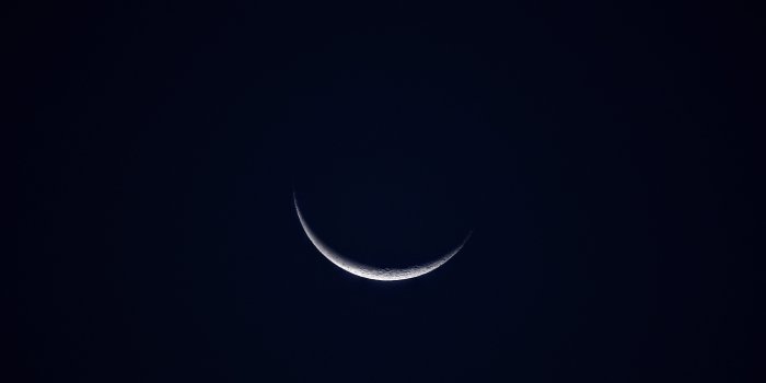 5472x3648 2048x1152 Crescent Moon Night Sky 5k 2048x1152 Resolution HD 4k