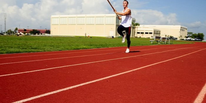 910x1413 HD wallpaper: man holding jumping pole, Tampa, Florida, Pole Vault