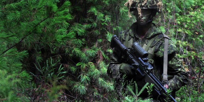 2560x1440 Wallpaper soldier, U.S. Army, assault rifle, camo, scope, Military