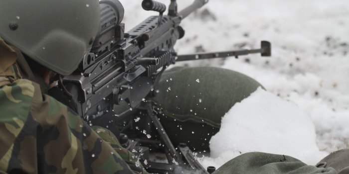5184x3456 Soldier in camouflage uniform holding rifle during snow HD