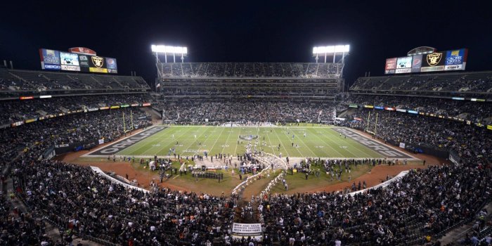 1600x1065 oakland raiders stadium | In Oakland, the Raiders play in one of