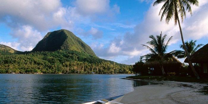 1024x819 Desktop Wallpapers » Natural Backgrounds » Water and Boat » www