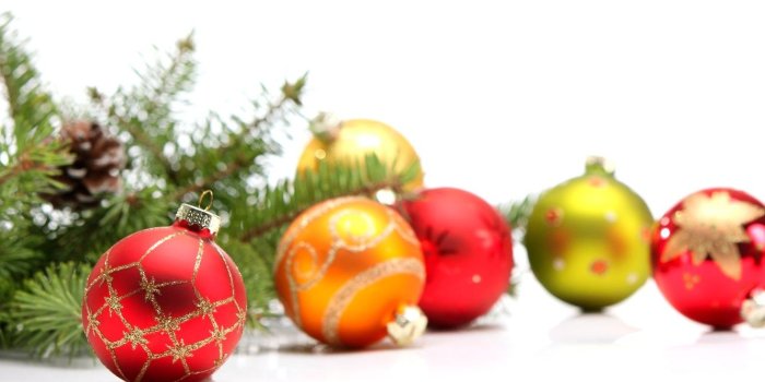 1332x850 Wallpaper winter, balls, branches, toys, spruce, New Year, green