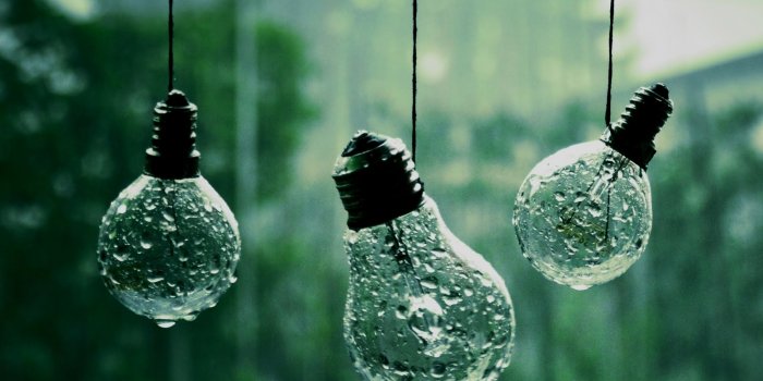 1600x1000 Hanging lightbulbs in the pouring rain wallpaper | Home of