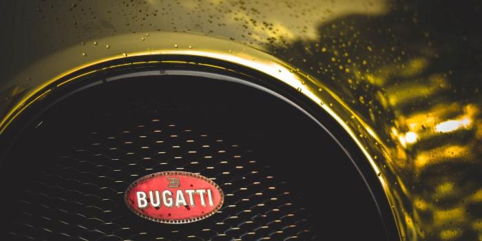 2000x1280 Black Bugatti grille, Buggati, logo, gold, water drops HD