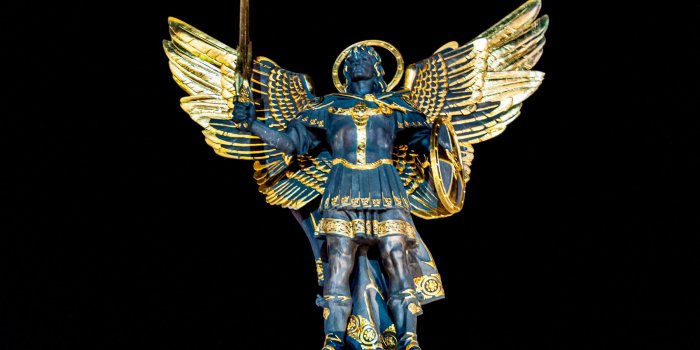 2400x1350 St Michael Archangel Kiev - Angel (#1990713) - HD Wallpaper