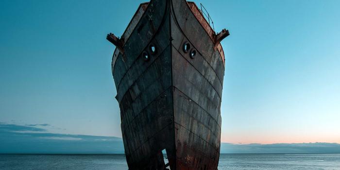 2048x2048 bh28-boat-ship-sea-blue-art-wallpaper