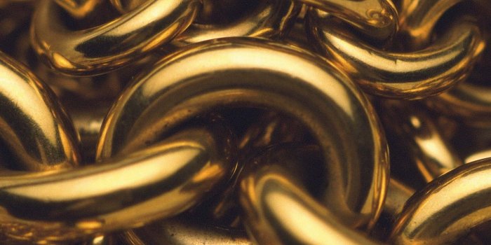 1440x2560 Download wallpaper 1440x2560 chain, gold, close-up qhd samsung