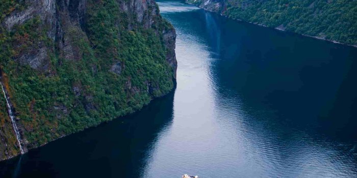 2000x3000 16k Phone Wallpapers