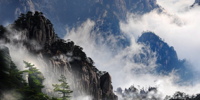 2560x1707 Awesome Mountains Smoky Wallpaper Natural Background - Hd