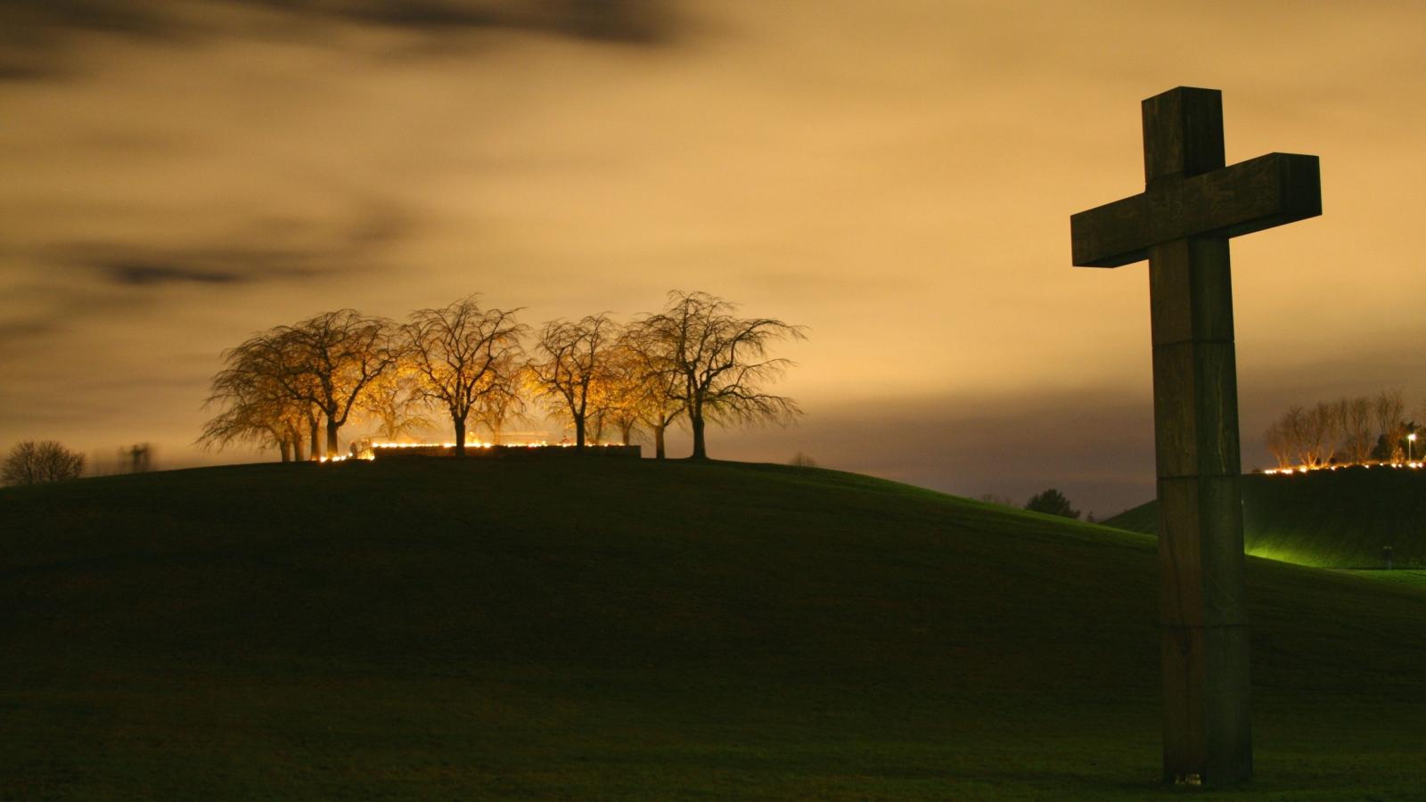 2560x1440 Christian cross MacBook Pro Wallpaper Download | AllMacWallpaper