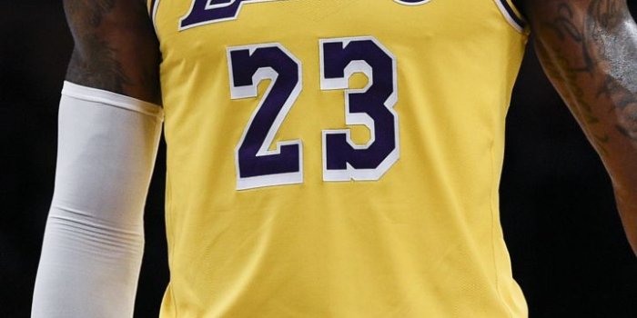 720x1440 Sports/LeBron James (720x1440) Wallpaper ID: 833347