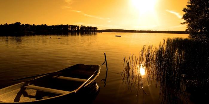 1600x1000 Lake Fishing Boat Wallpaper | Amazing Wallpapers