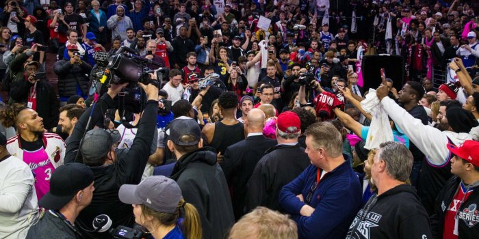 1920x1080 Dwyane Wade thanks Philadelphia 76ers for tribute from Allen