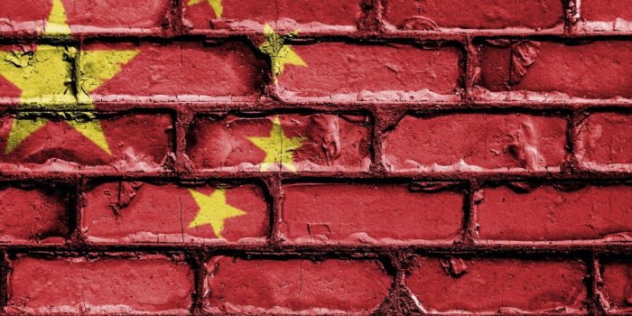 1600x1200 Chinese flag on a brick wall HD Wallpaper 1600x1200 - HD Wallpaper