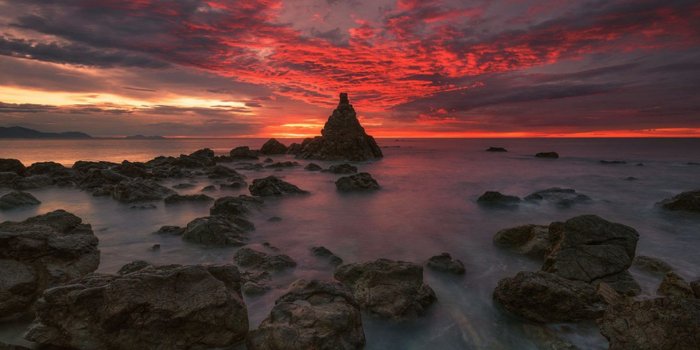 1920x1440 Sunset Red Cloud Sea Coast Rock Band Ocean Horizon Desktop