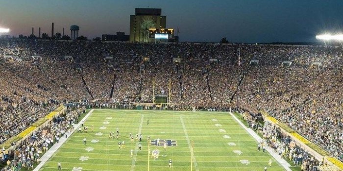 720x1280 Notre Dame Football Background posted by John Peltier