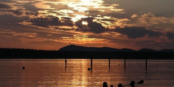 1280x1024 Download wallpaper 1280x1024 decline, evening, sun, horizon, boat